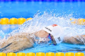 曼联与欧冠劲敌的较量即将展开，球队准备充足，欧冠曼联赢过巴萨吗