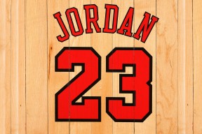 曼联登顶积分榜英超联赛，2021曼联积分