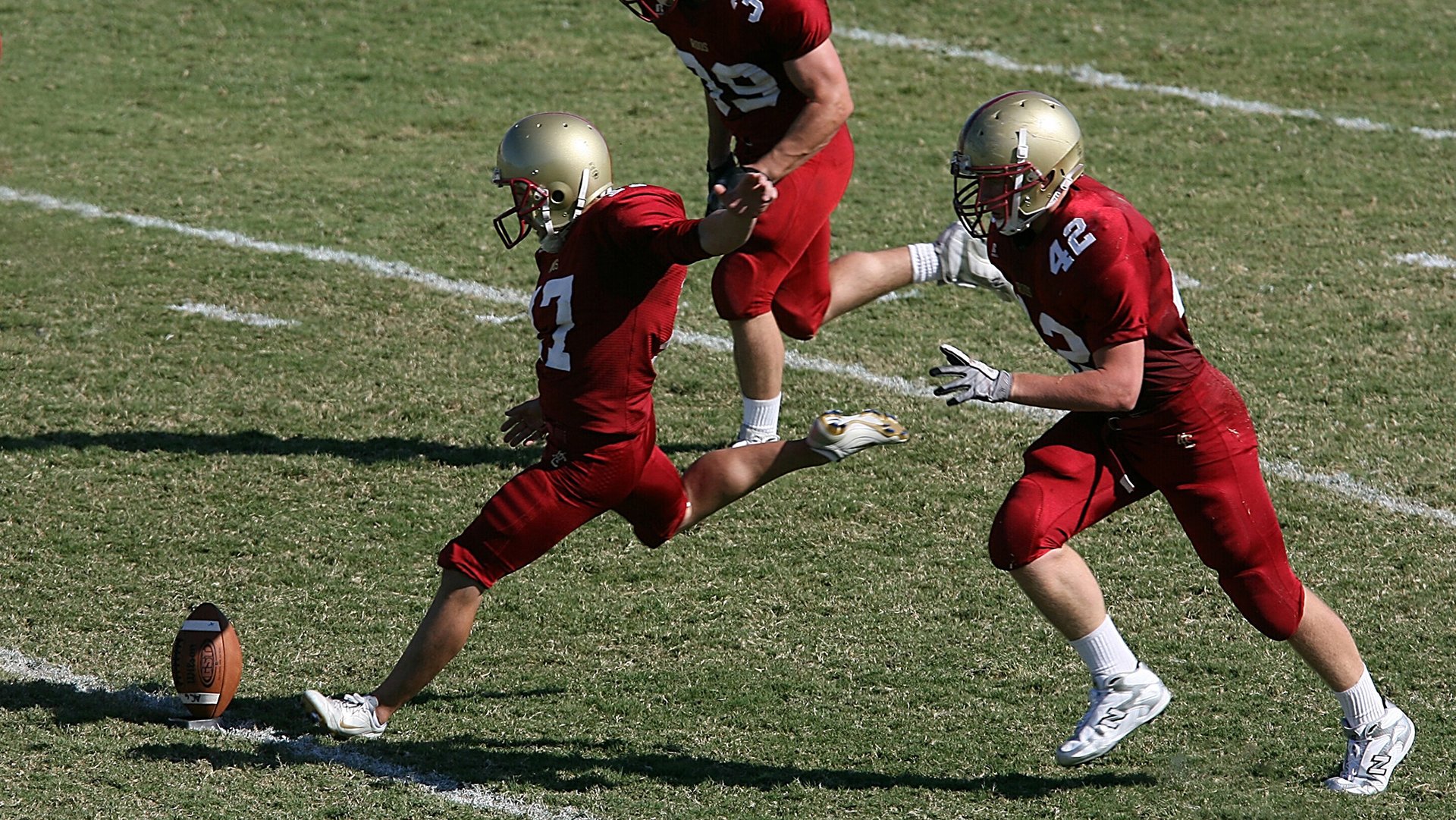 国家队年轻球员表现出色获得海外联赛邀请彰显实力，足球国家青年队名单